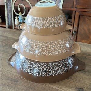 Pyrex Brown and Tan Mixing Bowl Set